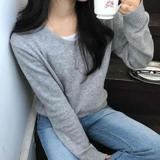 Minimal V-Neck Cozy Fit Knit