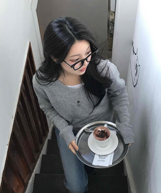 Minimal V-Neck Cozy Fit Knit