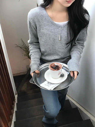 Minimal V-Neck Cozy Fit Knit