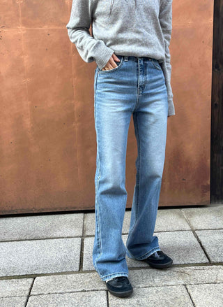 High-waisted semi-bootcut denim long pants