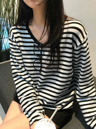 Casual Striped V-neck Knit