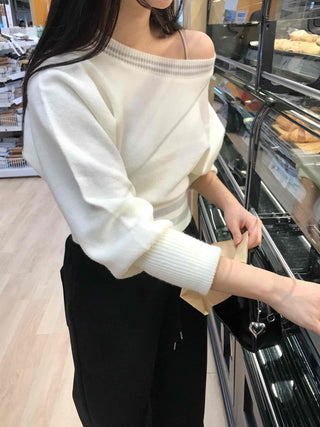Soft Balloon One-Shoulder Knit