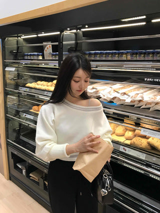 Soft Balloon One-Shoulder Knit