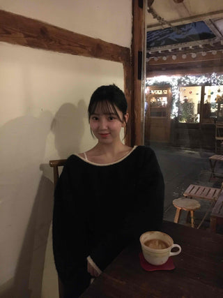 Line Point Loose Fit Boat Neck Knit