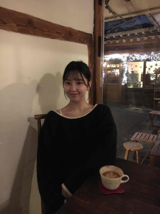 Line Point Loose Fit Boat Neck Knit