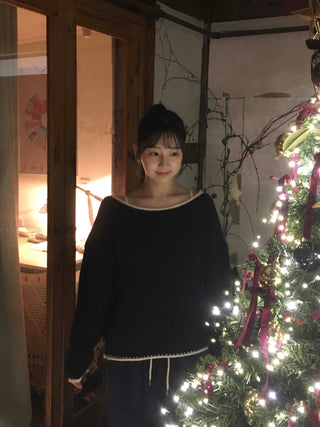 Line Point Loose Fit Boat Neck Knit