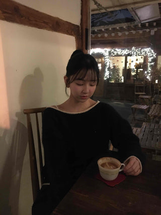 Line Point Loose Fit Boat Neck Knit