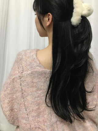 Delicate Fit Twist Knit