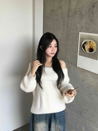 Folding Off-Shoulder Ribbed Knit
