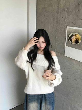 Folding Off-Shoulder Ribbed Knit