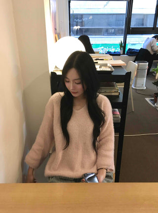 Loose Fit V-Neck Lovely Avant-Fit Knit