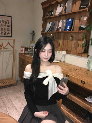 Off-shoulder T-shirt with Ribbon Detail