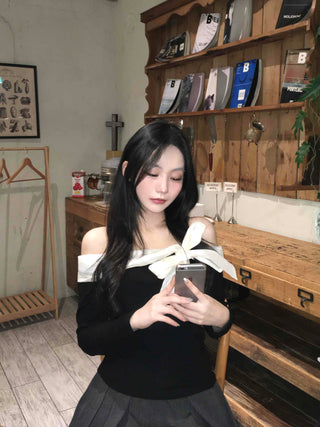 Off-shoulder T-shirt with Ribbon Detail