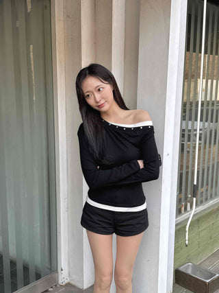 Studded Shoulder Line Slim Off-Shoulder T-shirt