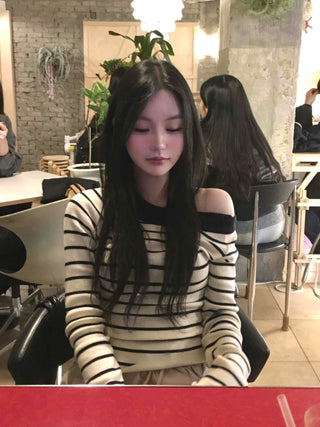 Classic Slit Neck Striped Slim Knit