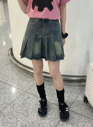 Dark blue basic pleated denim mini skirt