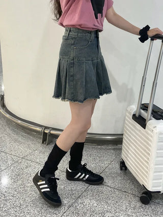 Dark blue basic pleated denim mini skirt