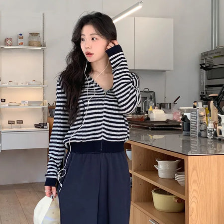 Yuzuren Striped Knit Hoodie Crop Zip up