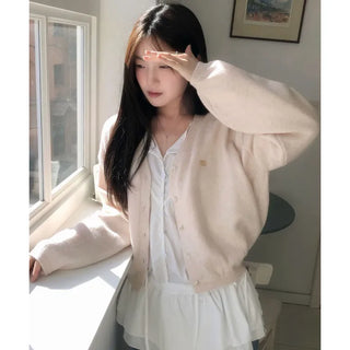 Coin Pendant Avant-Fit V-Neck Cardigan