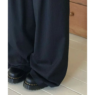 Whistle stripe one-pintuck wide slacks