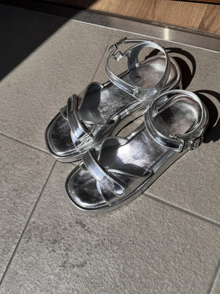 height-increasing sandals