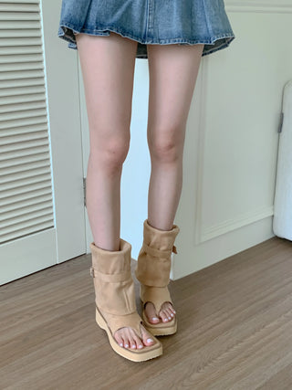 thick-heeled buckle boots