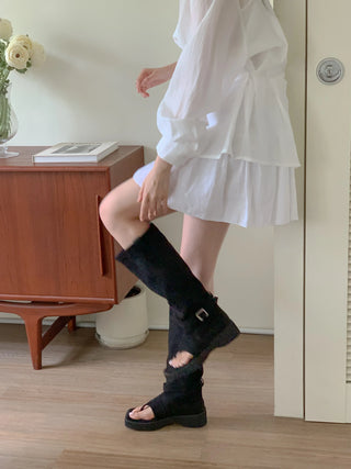 thick-heeled buckle boots