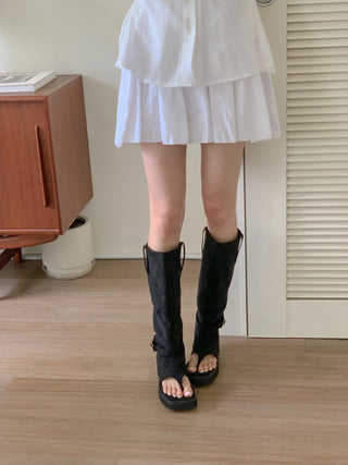 thick-heeled buckle boots