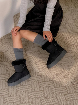ribbon fur boots