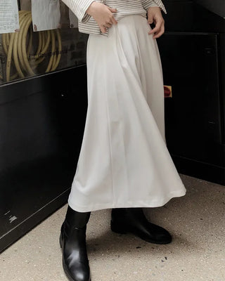 Classic pleated long skirt