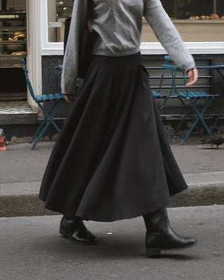 Classic pleated long skirt