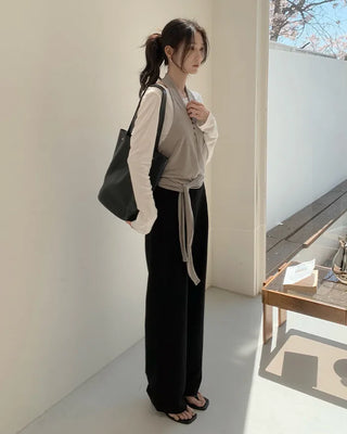 One-tuck slacks