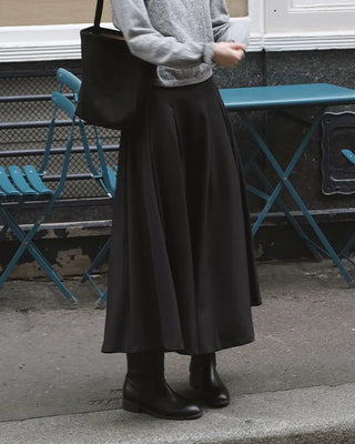 Classic pleated long skirt