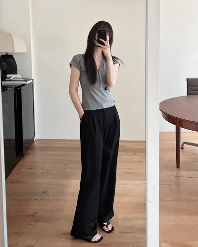 One-tuck slacks