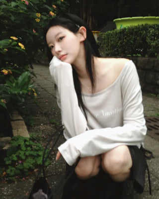 One-shoulder T-shirt
