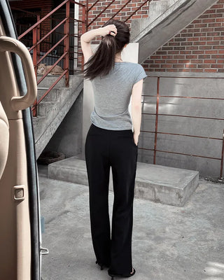 One-tuck slacks