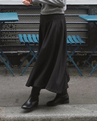 Classic pleated long skirt