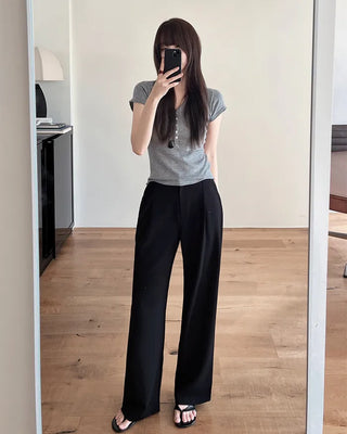 One-tuck slacks