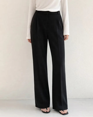 One-tuck slacks