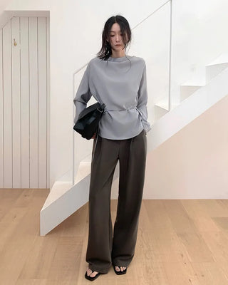 One-tuck slacks
