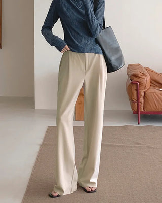 One-tuck slacks