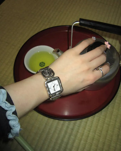Vintage design handwatch