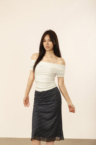 Off-shoulder slim top