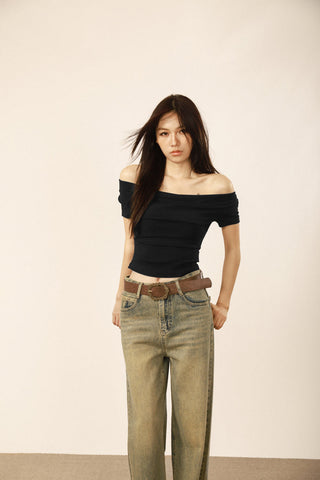 Off-shoulder slim top