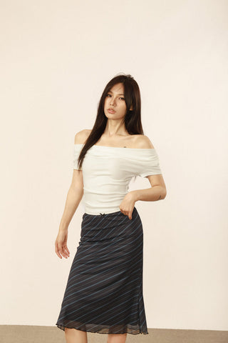 Off-shoulder slim top