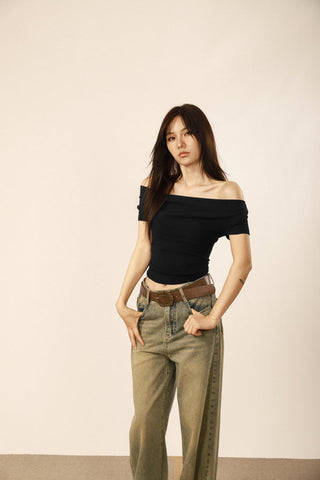 Off-shoulder slim top