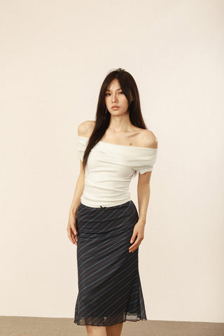 Off-shoulder slim top