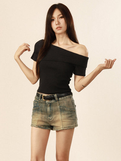One shoulder slim short-sleeved top