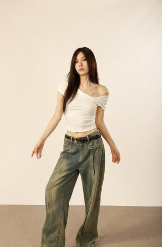 One-shoulder short-sleeved crop top
