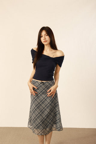 One-shoulder short-sleeved crop top